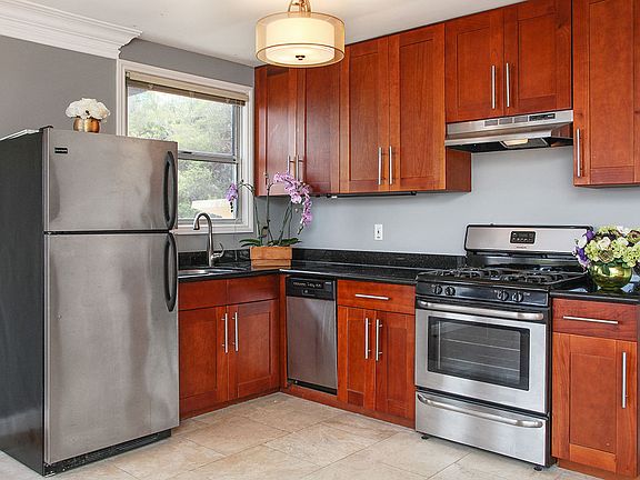 5th image of 157 Crown Ter APT 6