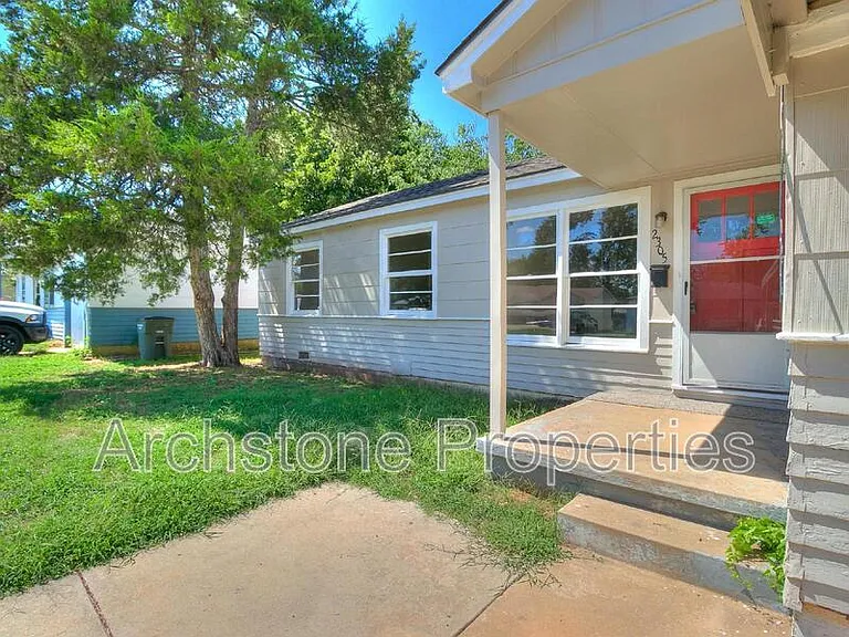 2305 Mustang St — Photo 2