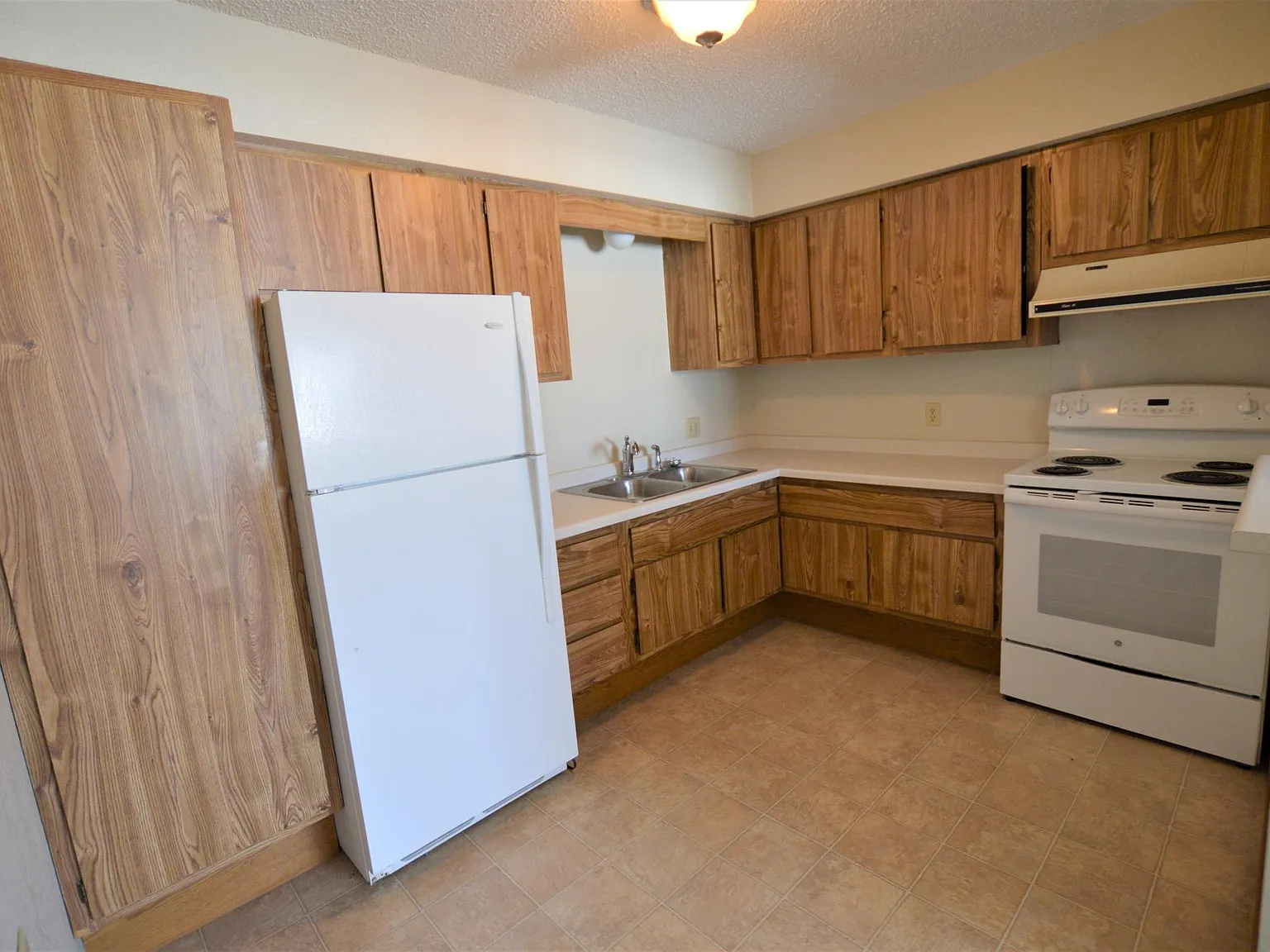 1bd/1ba available in Winsted! Great Location! Handicap Accessible! — Photo 3