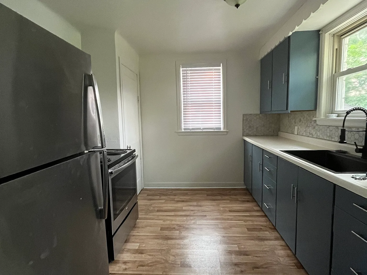 2 bed, 768 sqft, $2,050 — Photo 3
