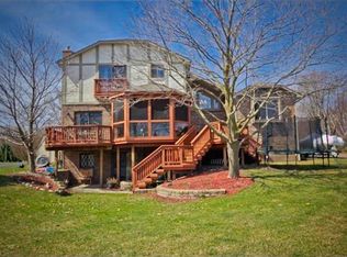 927 Bogie Lake Rd, White Lake, MI 48383