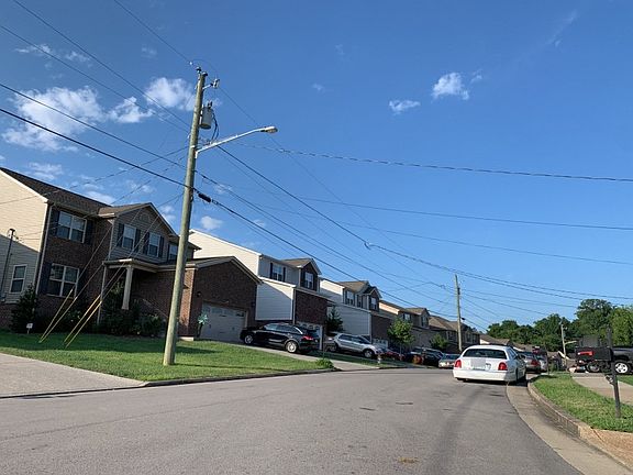 5th image of 916 Bordeaux Pl