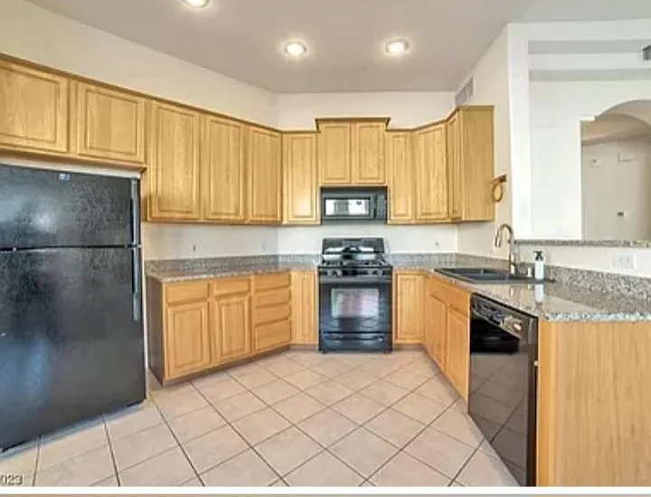 237 Garrett Ln #6 — Photo 6