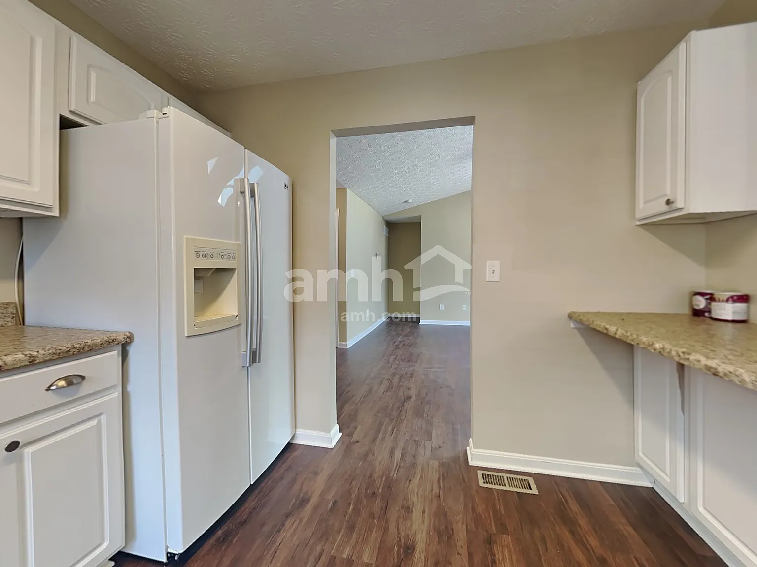 3 bed, 2.5 bath, 1678 sqft, $2,300 — Photo 3