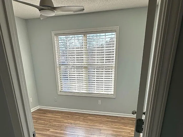 1261 Lakeview Rd — Photo 24