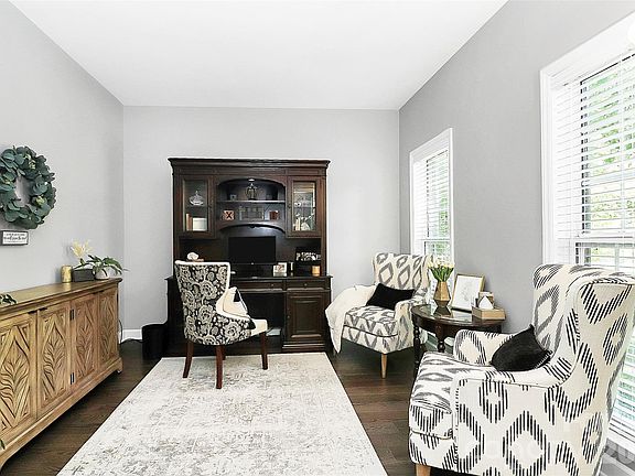 5th image of 516 Aspen Ln