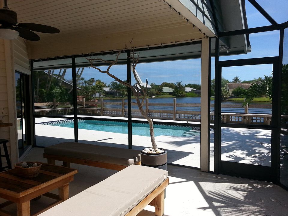 Back Screen Porch (not counted in sq footage!)