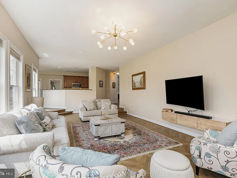 2121 Traceys Rd — Photo 32