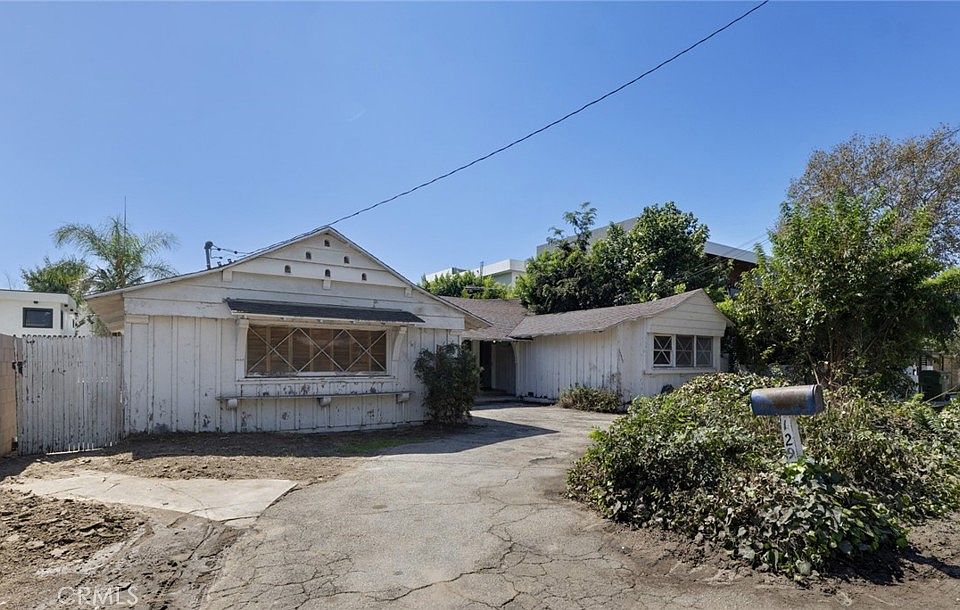 1st image of 12932 Addison St