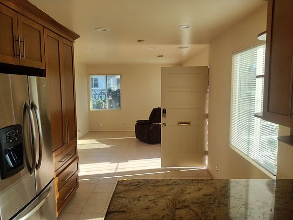 4th image of 1439 Burton St