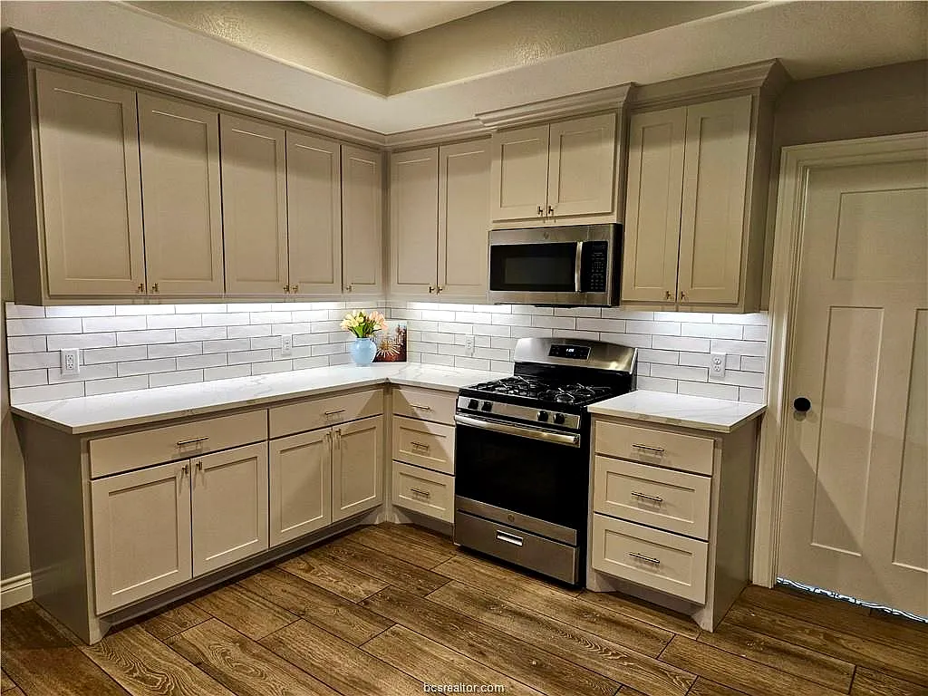 4 bed, 2526 sqft, $2,800 — Photo 4