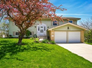 2S171 Huntington Ct, Glen Ellyn, IL 60137