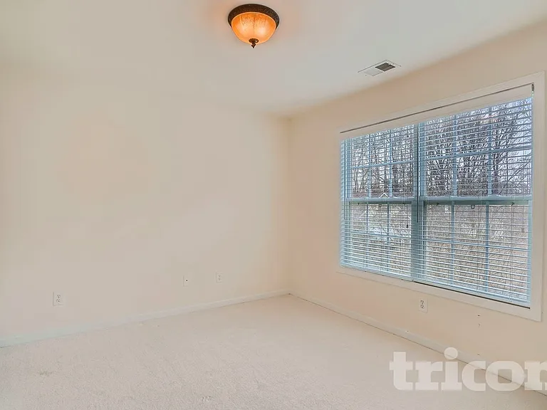 18 Parklin Trl — Photo 12
