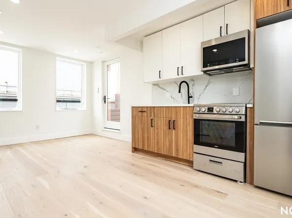 485 Tompkins Avenue image 1 of 13