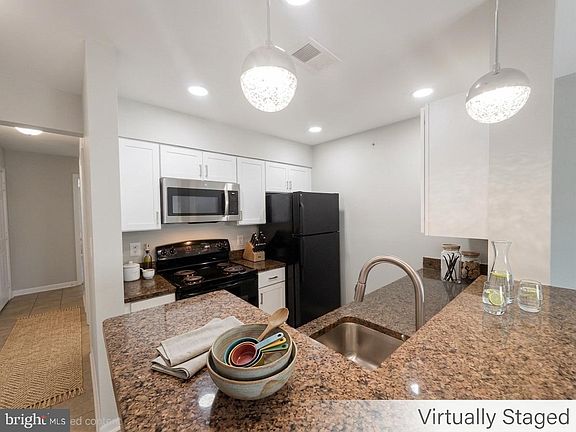 4th image of 3176 Summit Square Dr #4-E4