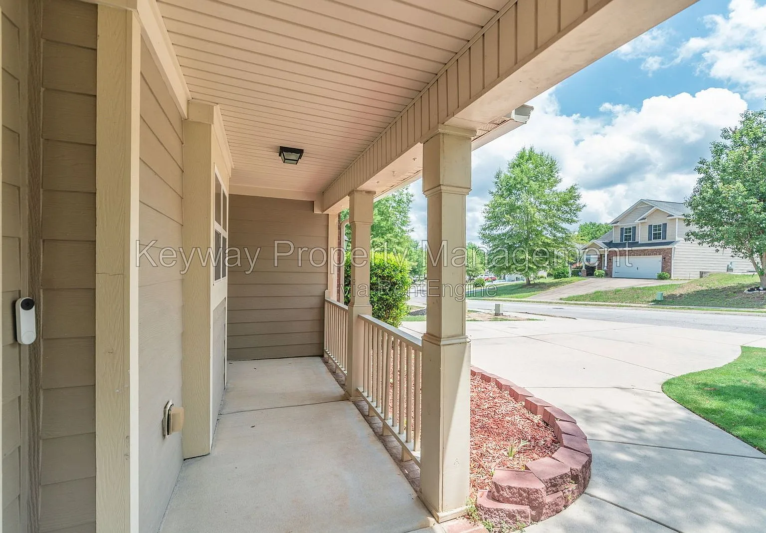 3 bed, 2.0 bath, 1893 sqft, $2,135 — Photo 4