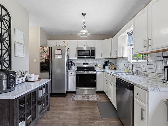 5th image of 4311 Lindsey St
