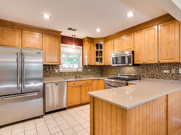 2nd image of 71 Knightsbridge Dr