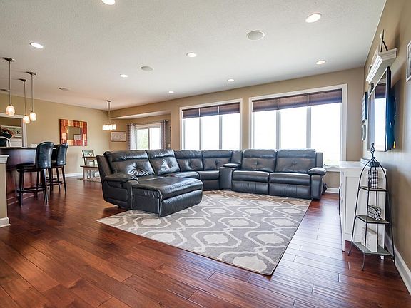 2nd image of 325 Corduroy Dr