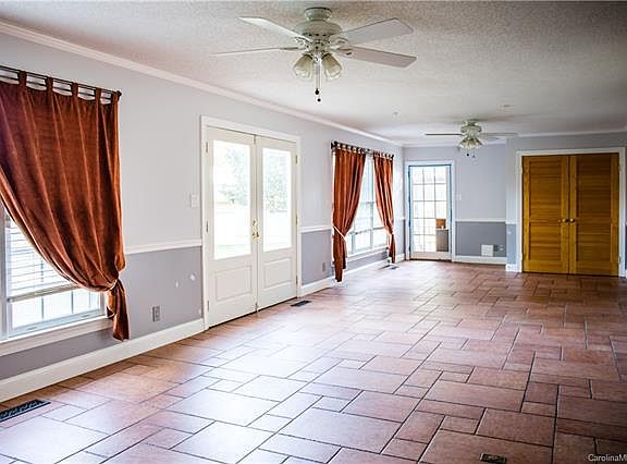 3rd image of 623 Greenway Dr