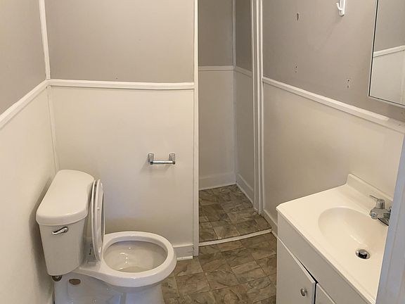 3rd image of 1013 Magnolia Dr NW Unit B