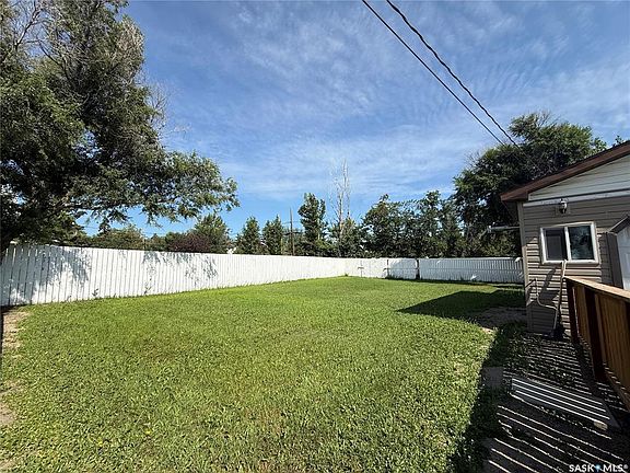 4th image of 12 6th Street CRESCENT W