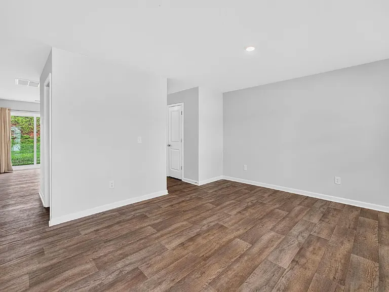 125 Saddlehorse Ln — Photo 8