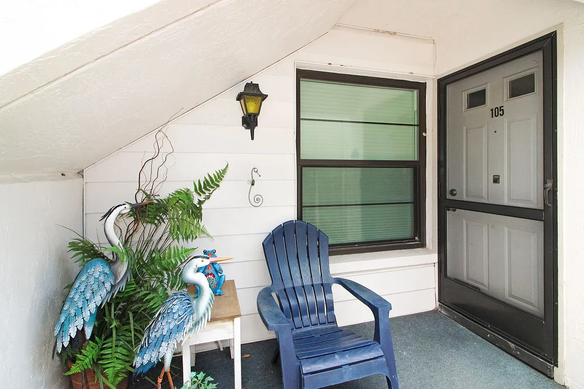 Building Photo - 918 Capri Isles Blvd #105