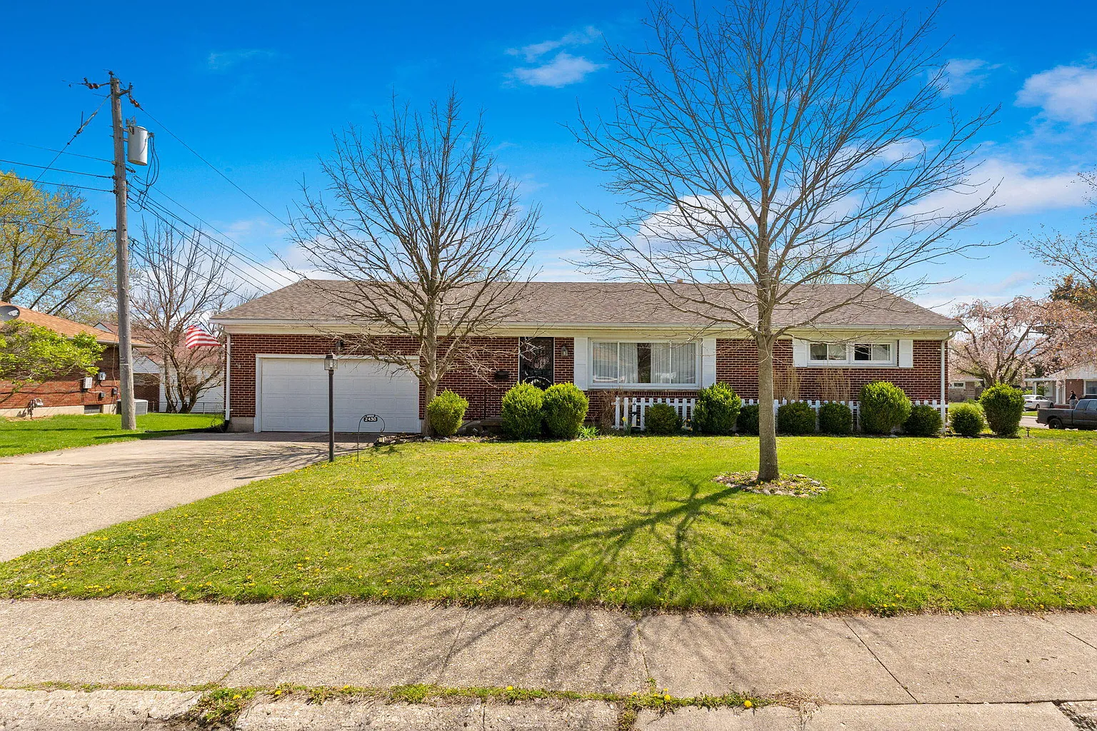 2430 Northmoor Dr photo 1