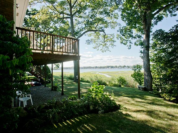 3rd image of 38 Pawson Landing Dr