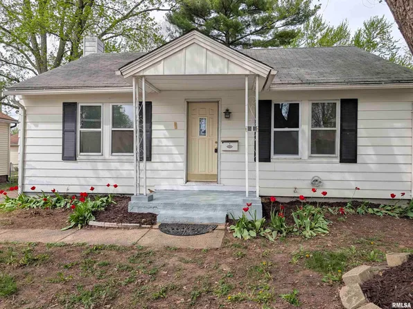 1321 S 10th St, Pekin, IL 61554