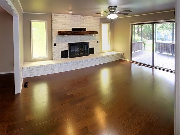 3rd image of 8 Churchill Dr