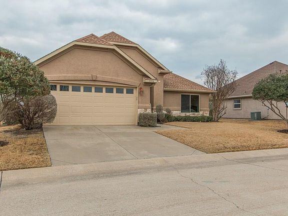 3rd image of 9716 Pinewood Dr