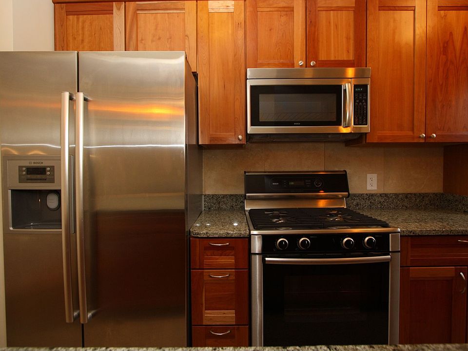 2nd image of 2100 19th St NW APT 302