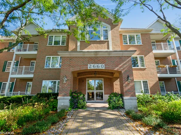 2660 Summit Dr Unit 307, Glenview, IL 60025