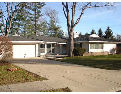 1611 Tudor Ln photo 1