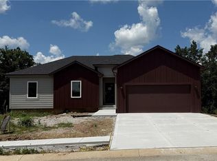 612 SE 21st St, Oak Grove, MO 64075