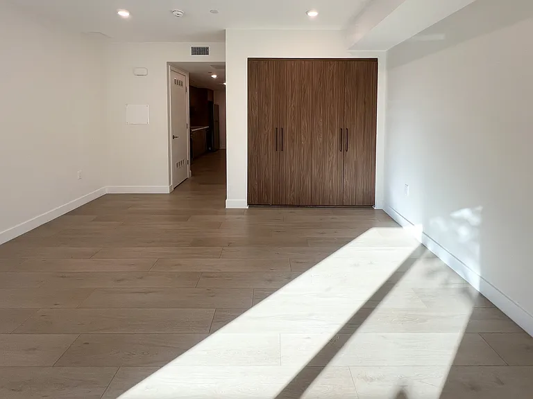 941 N Martel Ave #102 — Photo 10