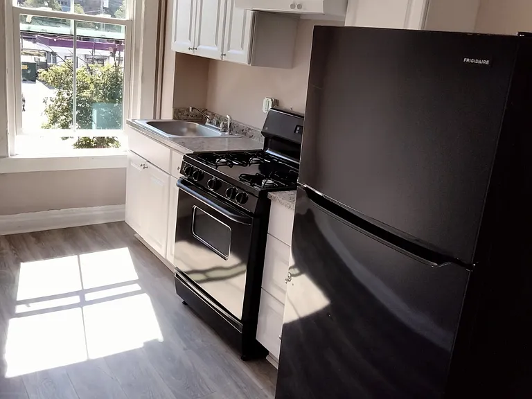 2018 N Charles St #2F — Photo 3