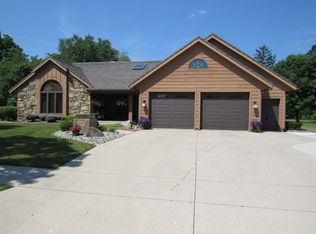 1103 Cabriolet Blvd, Auburn, IN 46706