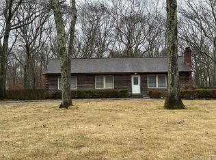 97 Woodlot Rd, Ridge, NY 11961