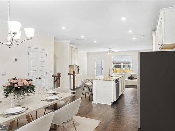 3rd image of 3070 Westpoint Cir