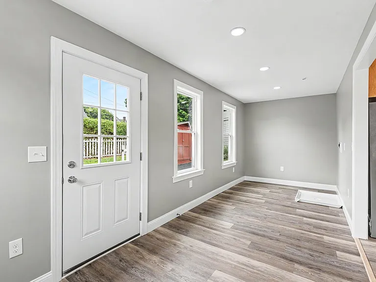 20 Walnut St — Photo 11