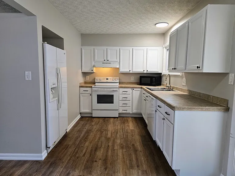 4333 Maplegrove Dr — Photo 4