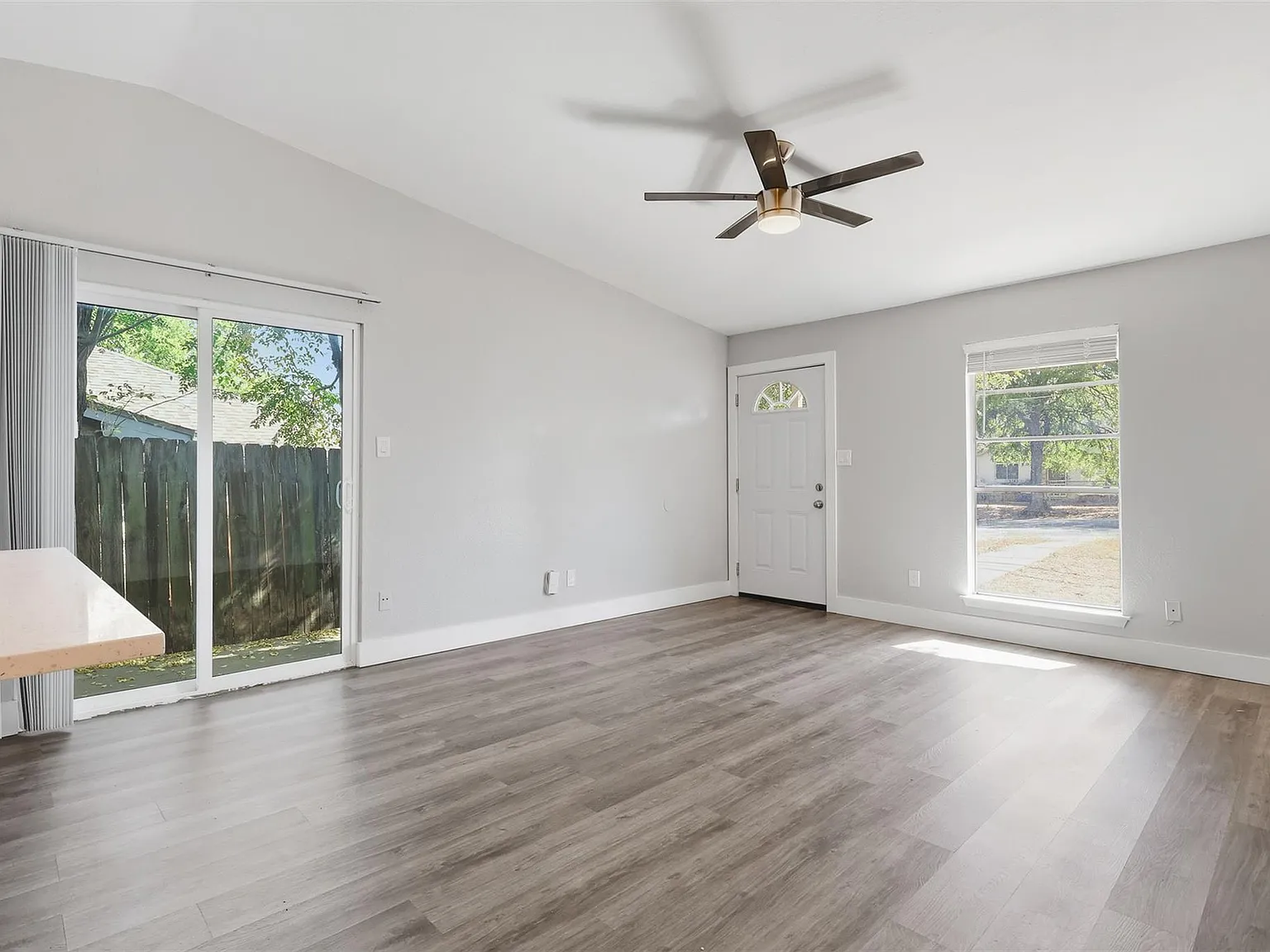2 bed, 2.0 bath, 950 sqft, $1,625 — Photo 3
