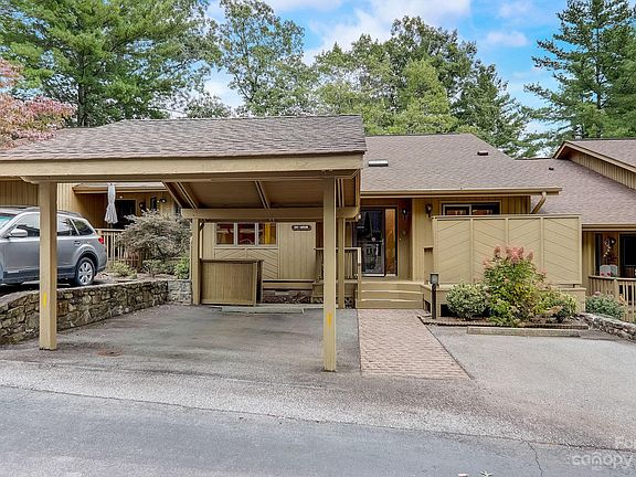 3rd image of 203 N Scarlet Oak Ln