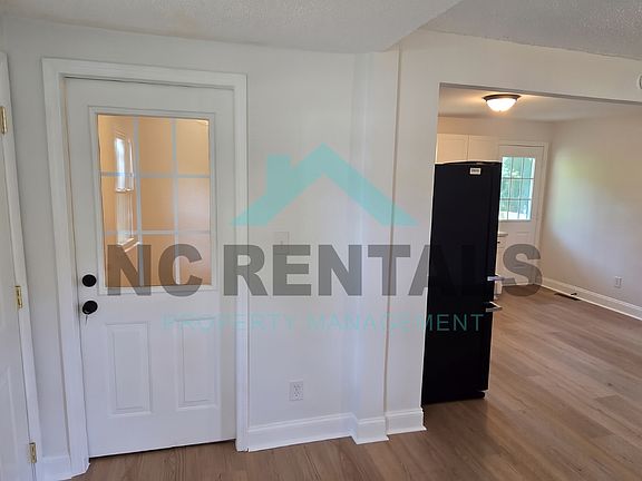 3rd image of 1041 Short St