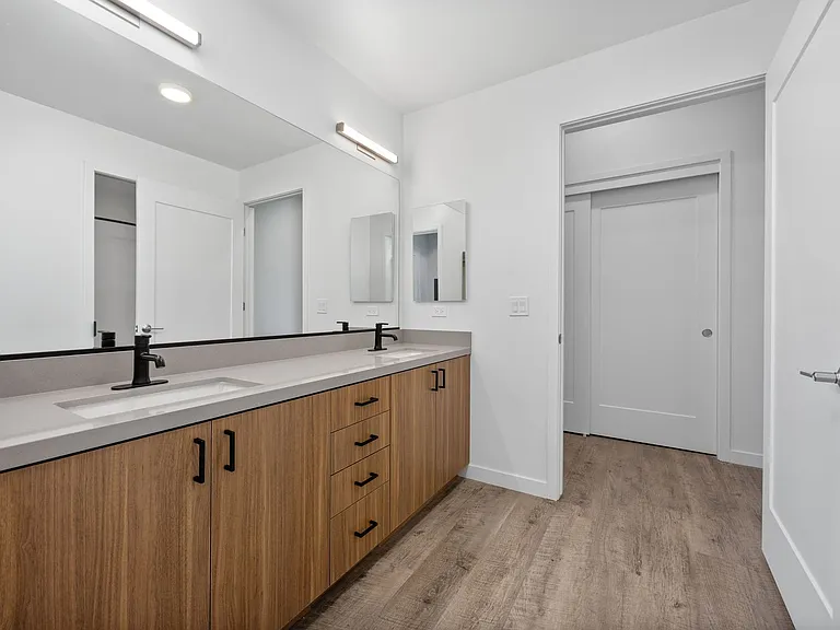 918 at Eastchester — Photo 47