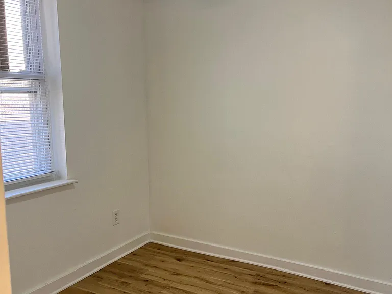 4081 Spring Garden St #4 — Photo 11