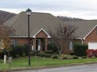 4 Belshire Ct, Johnson City, TN 37615